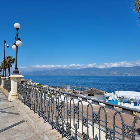 Loft Magna Grecia Centro Storico A 3 Minuti A Piedi Dal Mare Apartamento