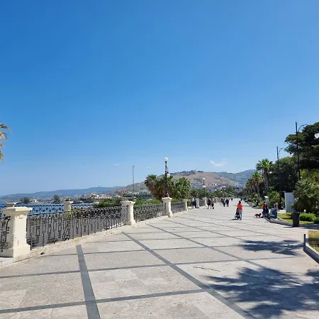 Loft Magna Grecia Centro Storico A 3 Minuti A Piedi Dal Mare 雷焦卡拉布里亚